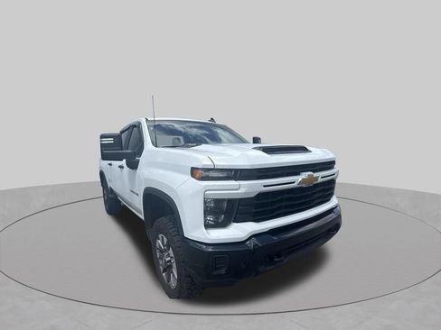 Used 2024 Chevrolet Silverado 2500 Custom w/ Custom Convenience Package AWD/4WD image 3