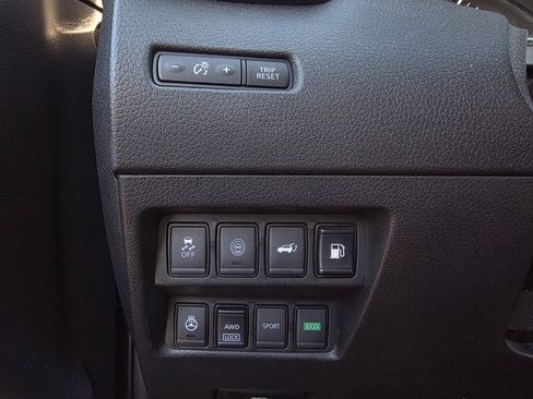 Used 2018 Nissan Rogue SL w/ Premium Package image 13