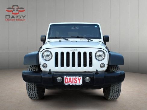 Used 2017 Jeep Wrangler Unlimited Rubicon w/ Connectivity Group AWD/4WD image 2