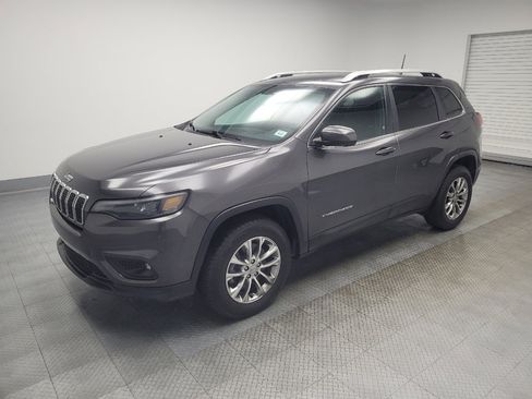 Used 2019 Jeep Cherokee Latitude Plus w/ Cold Weather Group image 2