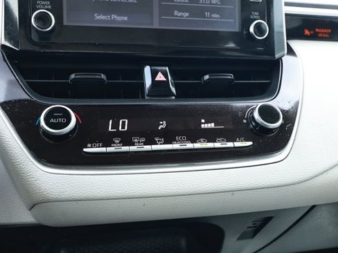 Used 2020 Toyota Corolla LE FWD image 18