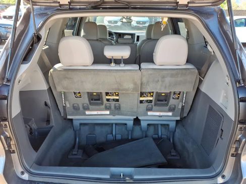 Used 2015 Toyota Sienna XLE w/ XLE Navigation Package FWD image 6