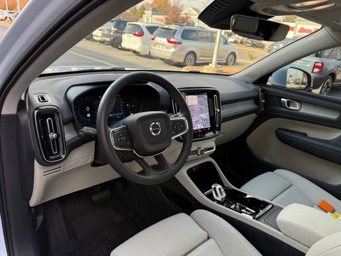 Used 2025 Volvo XC40 B5 Plus w/ Protection Package Premier image 45