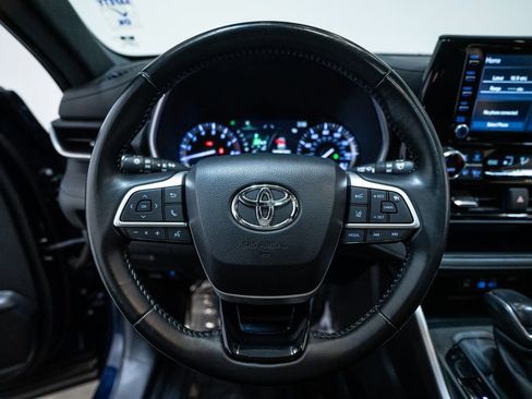 Used 2022 Toyota Highlander XSE image 17