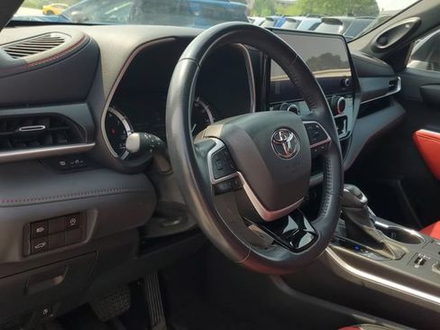 Used 2023 Toyota Highlander XSE AWD/4WD image 15