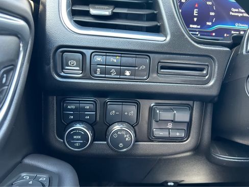 Used 2022 Chevrolet Tahoe Z71 w/ Off-Road Capability Package AWD/4WD image 25