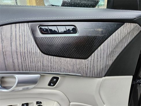Certified 2024 Volvo XC90 T8 Ultimate w/ Protection Package Premier image 17