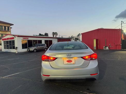 Used 2015 Hyundai Elantra SE image 6