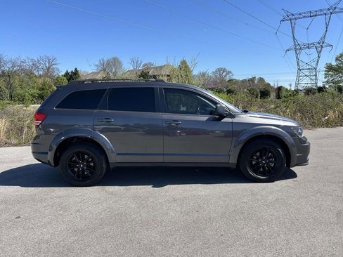 Used 2020 Dodge Journey SE w/ SE Popular Equipment Group FWD image 2