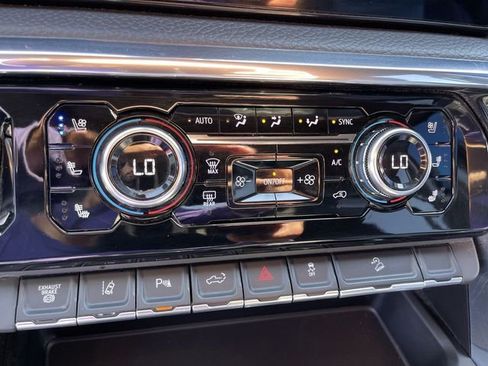 Used 2024 GMC Sierra 3500 Denali w/ Denali Reserve Package image 18