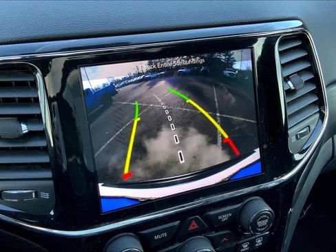 Used 2019 Jeep Grand Cherokee Altitude image 27