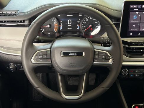 Used 2025 Jeep Compass Limited AWD/4WD image 4