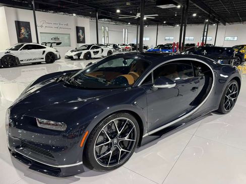 Used 2020 Bugatti Chiron image 3