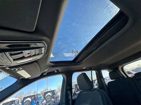 Used 2025 Jeep Grand Cherokee Laredo X w/ Luxury Tech Group I image 14