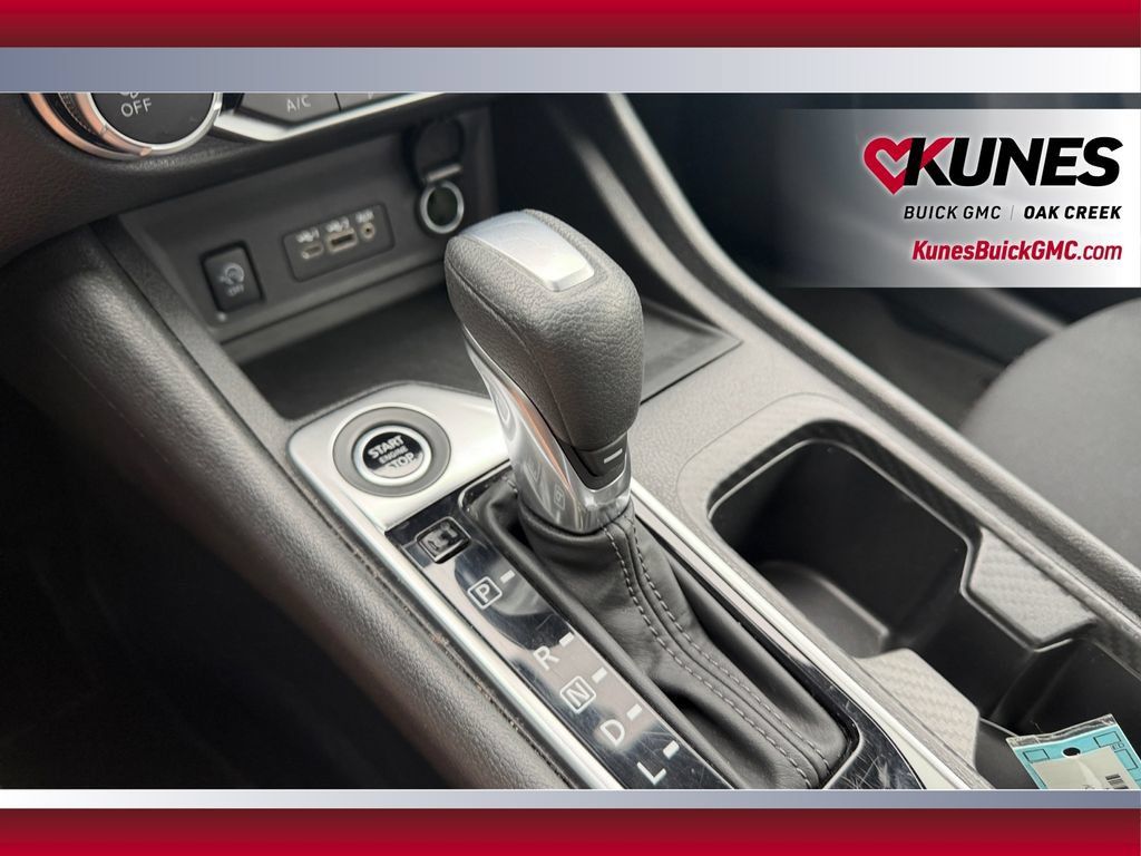 Used 2024 Nissan Sentra SV FWD image 29