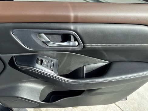 Used 2023 Nissan Rogue SL image 17