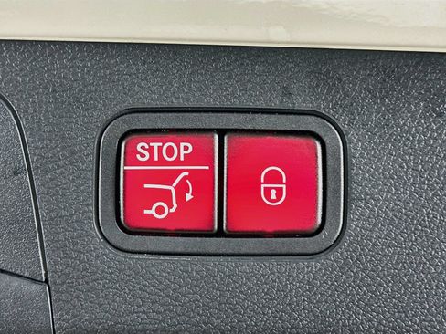Used 2022 Mercedes-Benz GLC 300 4MATIC image 37