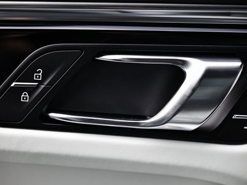 New 2026 Porsche Macan image 21