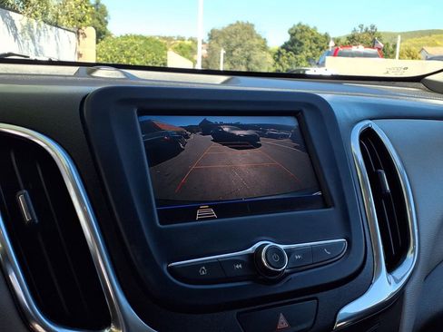 Used 2020 Chevrolet Equinox LS image 8