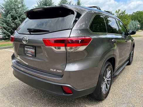 Used 2019 Toyota Highlander XLE AWD/4WD image 34