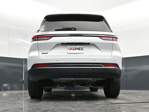 Used 2025 Jeep Grand Cherokee Altitude AWD/4WD image 59