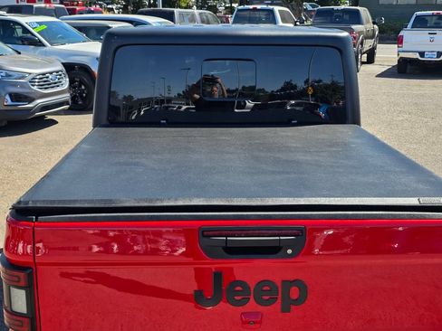 Used 2024 Jeep Gladiator Sport AWD/4WD image 25