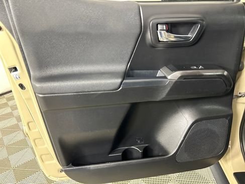 Used 2019 Toyota Tacoma TRD Off-Road image 17