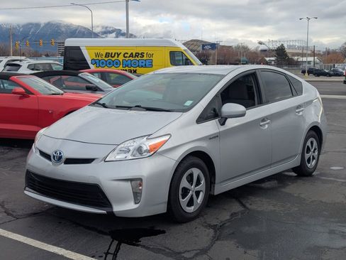 Used 2015 Toyota Prius Two image 9