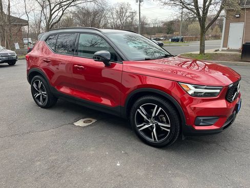 Used 2019 Volvo XC40 T5 R-Design image 4