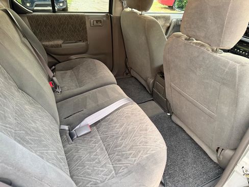Used 2003 Isuzu Rodeo S RWD image 10