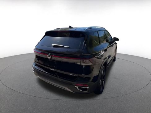 Used 2025 Volkswagen Taos SE image 12