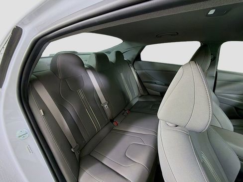 Used 2025 Hyundai Elantra Sport image 24