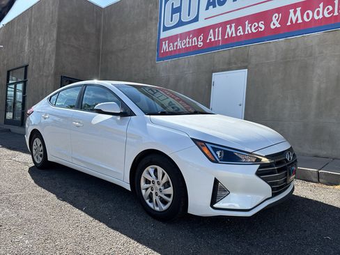 Used 2020 Hyundai Elantra SE w/ Cargo Package (C1) FWD image 3