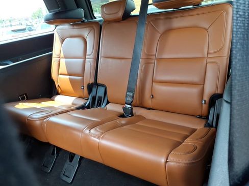 Used 2019 Lincoln Navigator Reserve AWD/4WD image 13