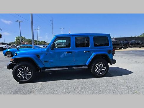 New 2026 Jeep Wrangler Unlimited Sahara w/ Technology Group AWD/4WD image 26
