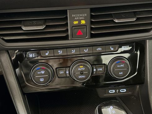 Used 2024 Volkswagen Jetta SE image 23