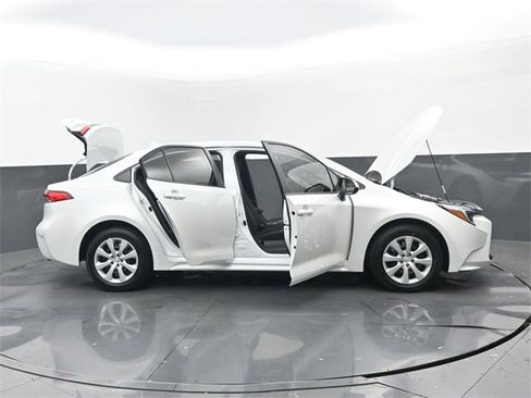 Used 2026 Toyota Corolla LE image 31