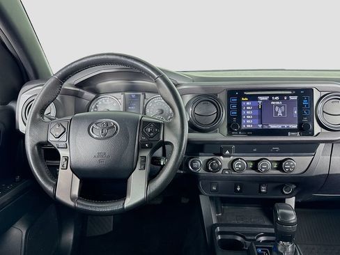 Used 2019 Toyota Tacoma TRD Off-Road AWD/4WD image 9