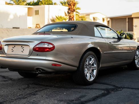 Used 2000 Jaguar XK8 Convertible RWD image 18