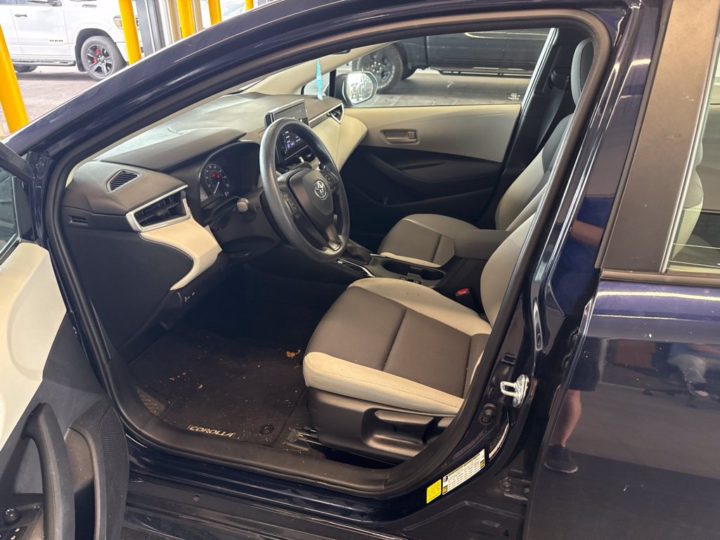 Used 2023 Toyota Corolla LE w/ Carpet Mat Package (TMS) FWD image 5