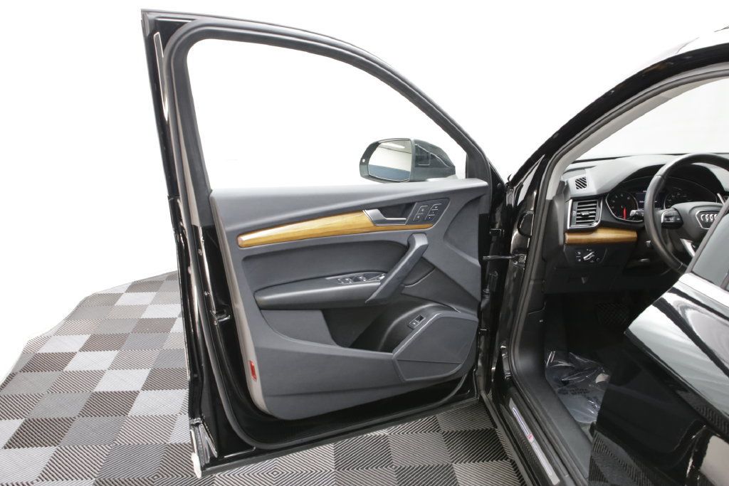 Used 2023 Audi Q5 2.0T Premium w/ Convenience Package AWD/4WD image 5