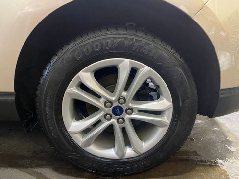 Used 2020 Ford Edge SEL image 26