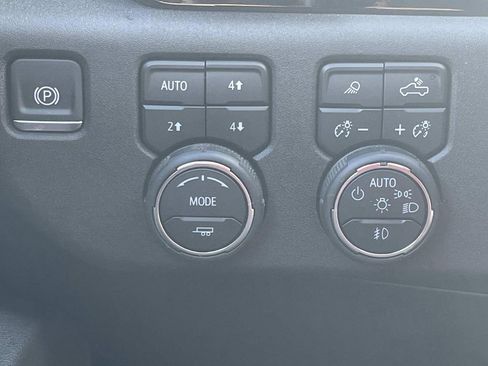 Used 2024 Chevrolet Silverado 1500 LTZ w/ Technology Package image 31