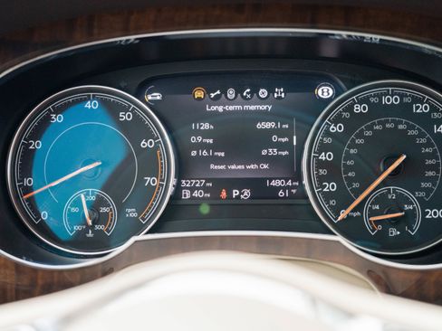 Used 2017 Bentley Bentayga image 17