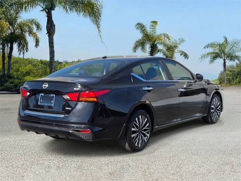 Used 2023 Nissan Altima 2.5 SV AWD/4WD image 4