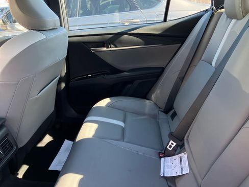 Used 2025 Toyota Camry SE image 32