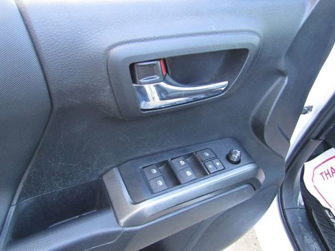 Used 2023 Toyota Tacoma TRD Off-Road w/ Technology Package image 21