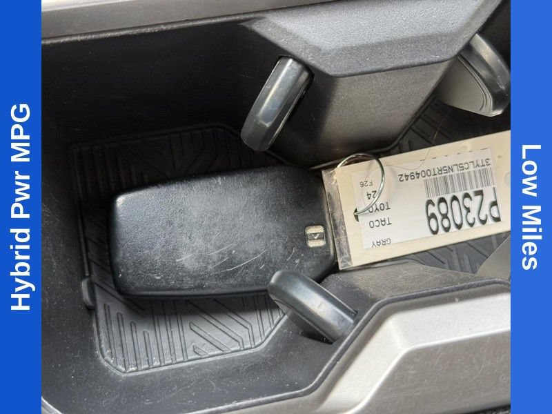 Used 2024 Toyota Tacoma TRD Sport AWD/4WD image 30