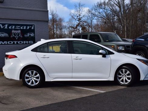 Used 2022 Toyota Corolla LE image 4