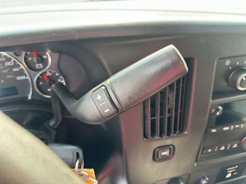 Used 2016 Chevrolet Express 3500 w/ Chrome Appearance Package image 13